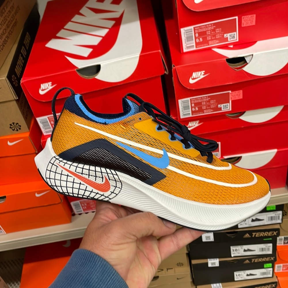 Nike Zoom Fly 4